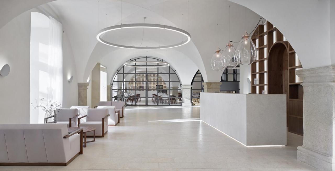Lotrinsky Hotel Велке Біловіце Екстер'єр фото