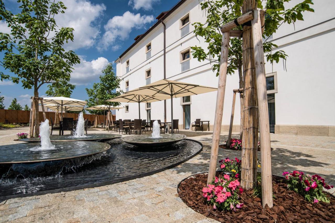 Lotrinsky Hotel Велке Біловіце Екстер'єр фото