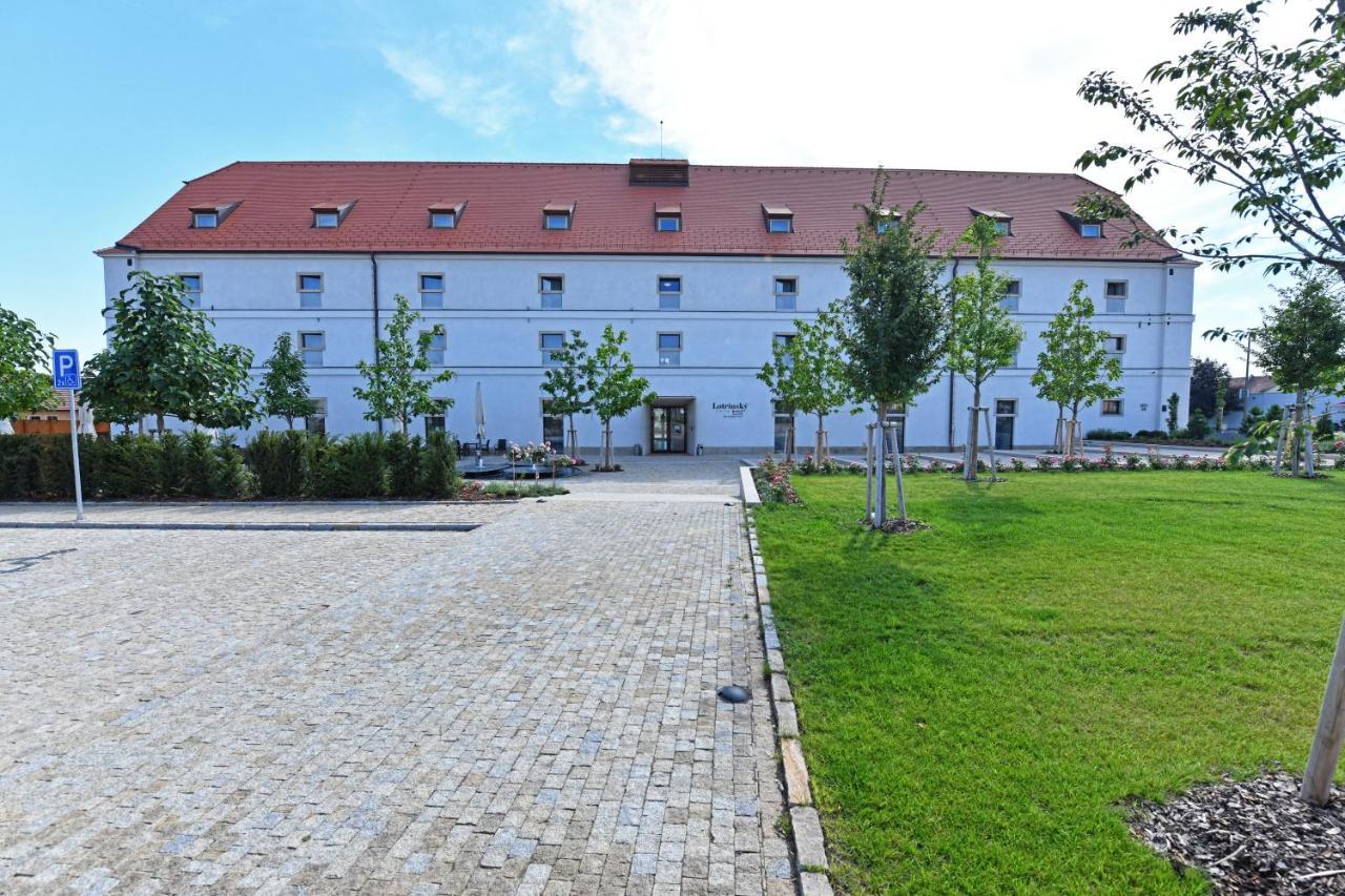 Lotrinsky Hotel Велке Біловіце Екстер'єр фото