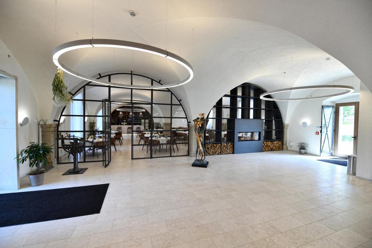 Lotrinsky Hotel Велке Біловіце Екстер'єр фото